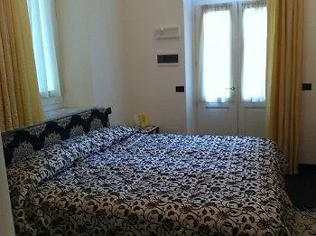 Monterosso 5 Terre Oda ve Kahvaltı 3*
